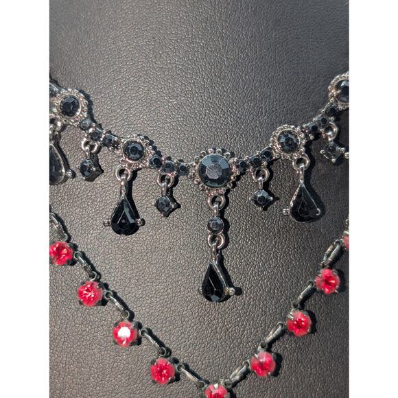 Lot of Two Black Red Crystal Antique Look Necklaces - Picture 3 of 9